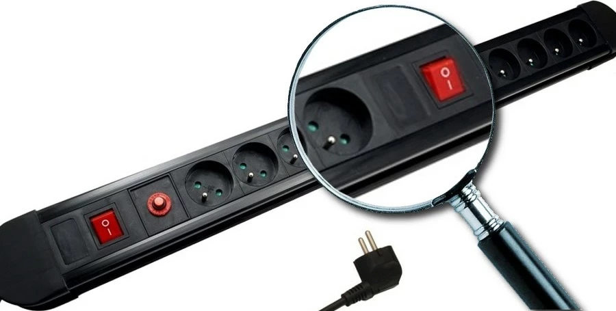 Kasë Maclean MCE10, 10 dalje, 2 ndërprerës, mbrojtje dhe tregues mbingarkese, 3680W, e zezë