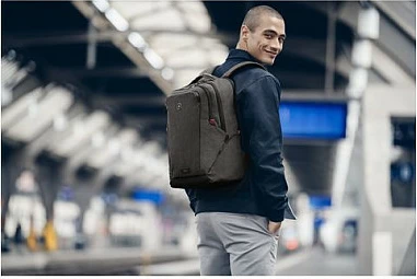 Çantë shpine Wenger MX Professional 16 inç me ndarje për tablet, e zezë
