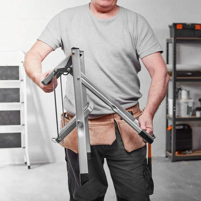 Shkallë palosëse çeliku VONHAUS 3500097, 2 hapa, kapacitet 150 kg, gri/zezë