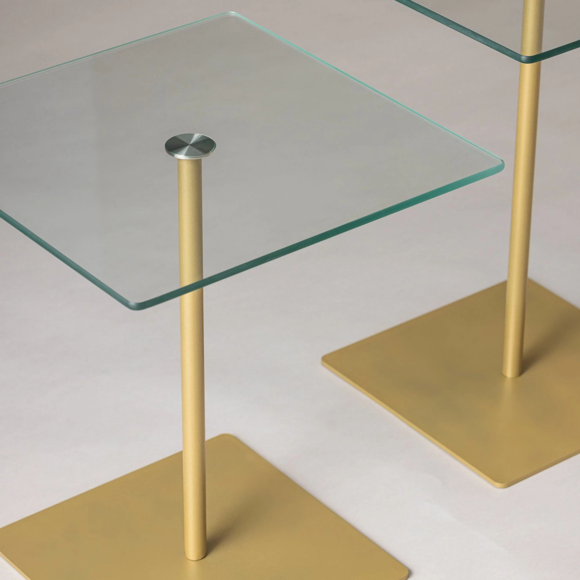 Set tavolinash kafeje Skye Decor, elegante, 2 copë, ngjyrë ari, transparente