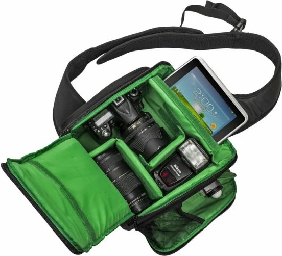 Çantë sling për kamerë DSLR RivaCase 7470, poliestër, me rain cover, e zezë