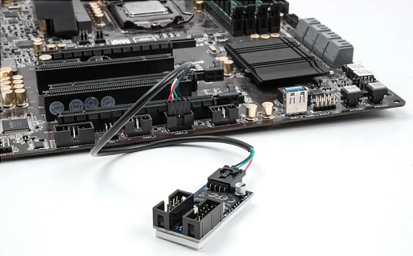 Kabllo DeLOCK USB 2.0 header 4-pin në 10-pin, 30 cm, e zezë