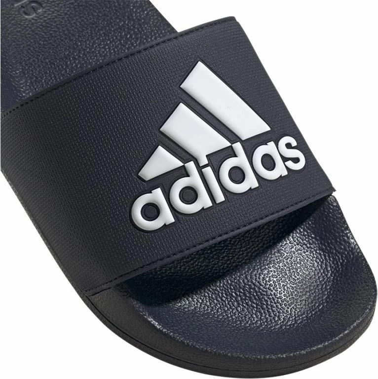 Shapka adidas Adilette GZ3774 për meshkuj, femra dhe fëmijë, ngjyrë blu marin [Madhësia: 39]