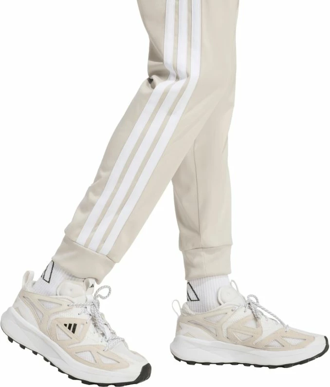 Pantallona meshkuj adidas 3-Stripes Tricot Regular Tapered JY7721, bezhë