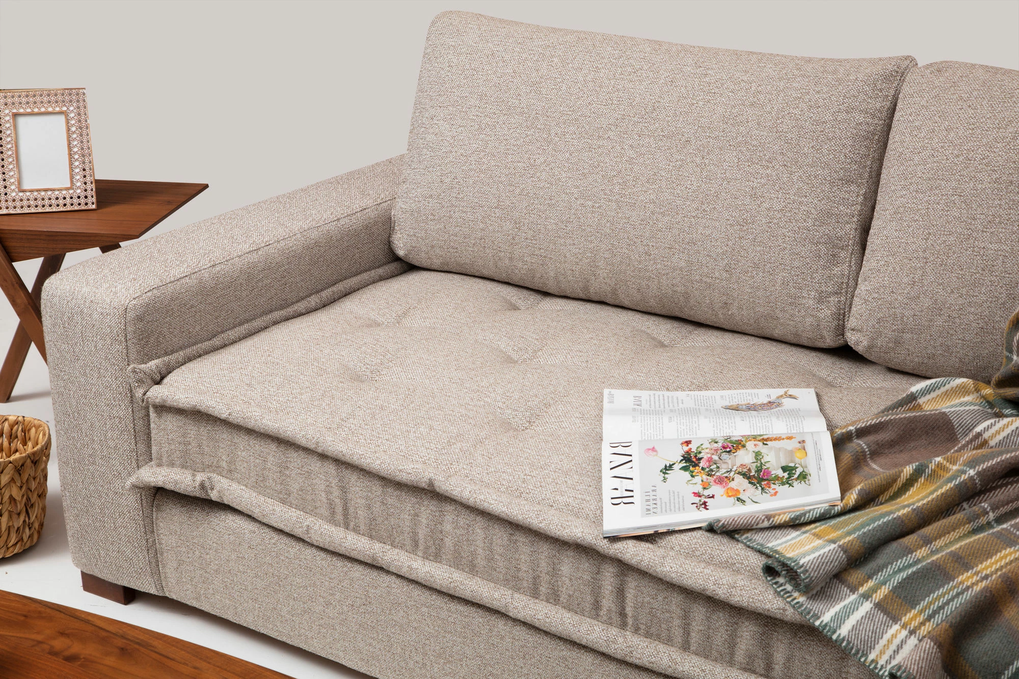 Këndare Lena, ngjyrë bezhë rëre, këndare me kënd, Atelier del Sofa (L3-CHL)