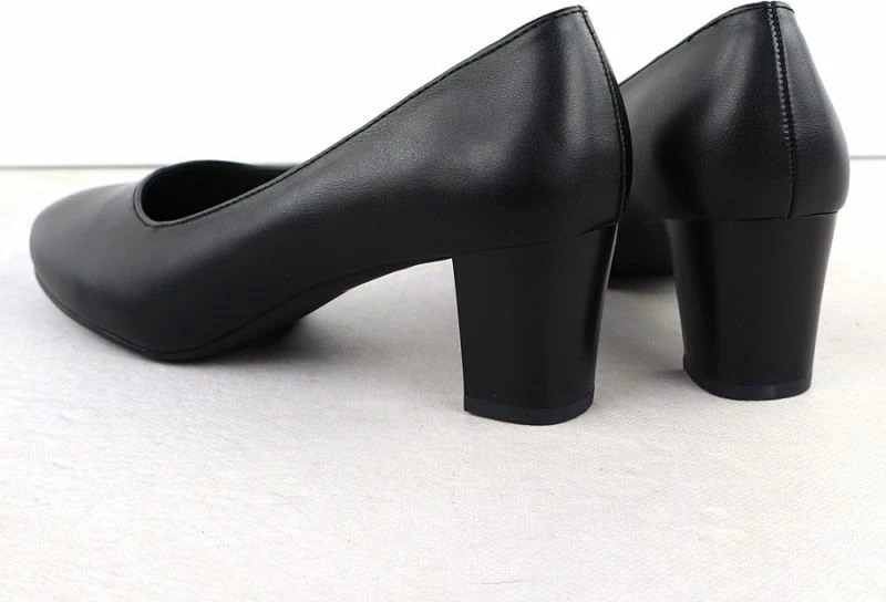 Këpucë me take të ulët për femra Sergio Leone, të zeza