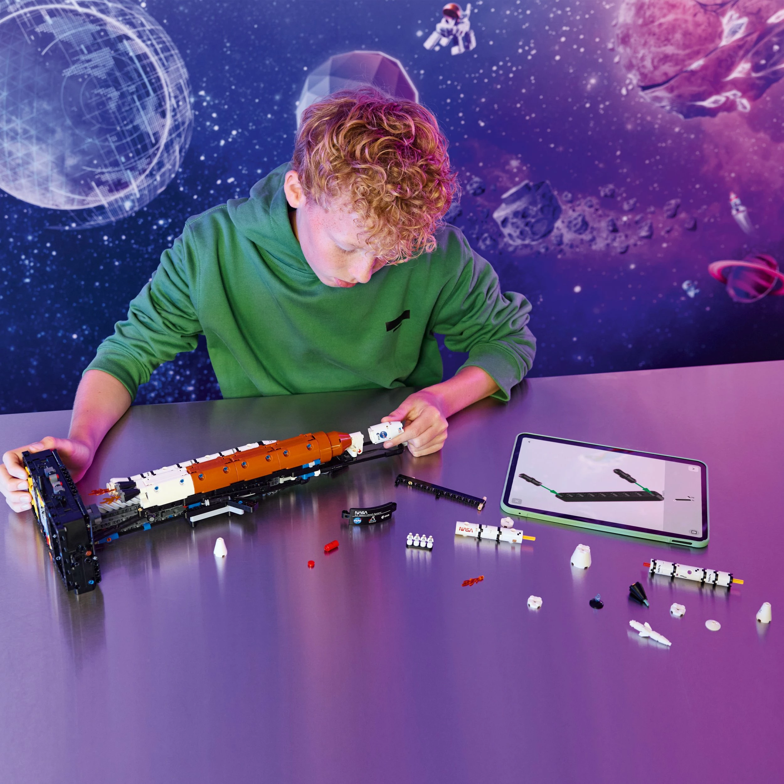 Set ndërtimi LEGO Technic SLS NASA Artemis Rocket 42221, 632 copë