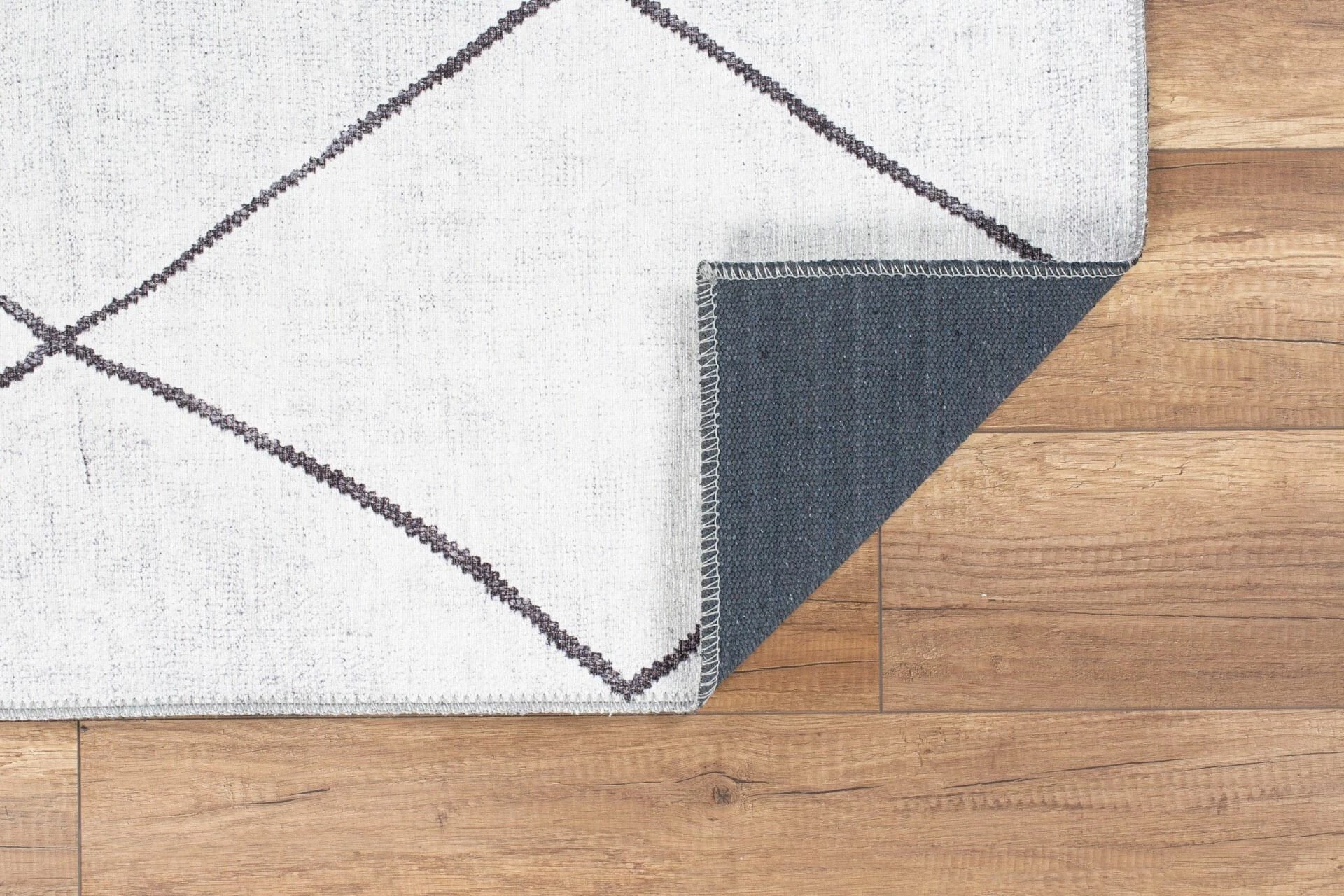 Qilim (150 x 230) Conceptum Hypnose, Soul Chenille - i bardhë AL 338