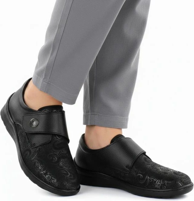 Këpucë lëkure me Velcro Unisoft 8435, të zeza