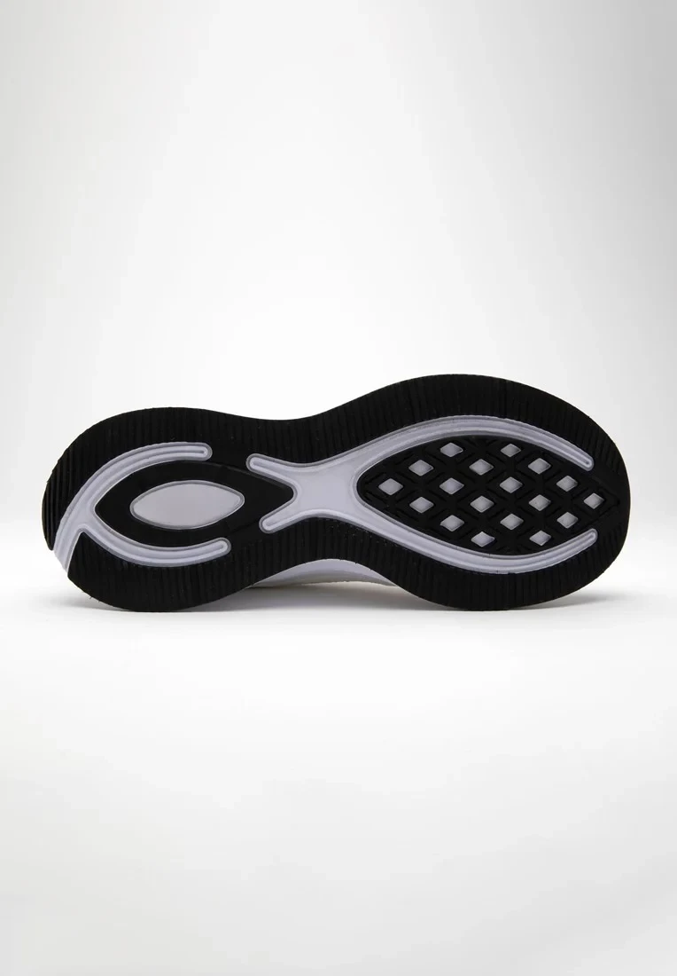 Milton Training Shoes - White/Black [Madhësia: 45]