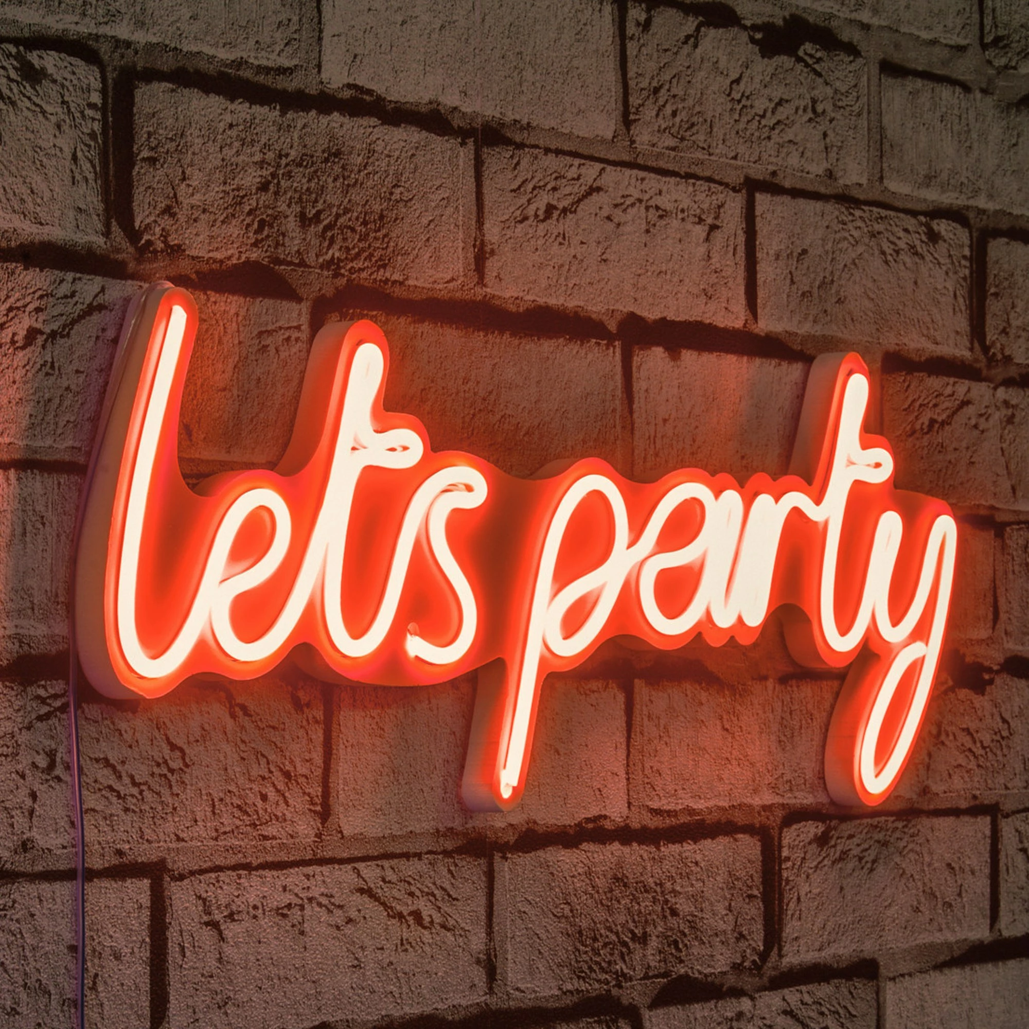 Dekor dritash LED plastik, 'lets party', ngjyrë e kuqe