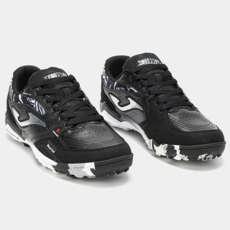 Atlete futbolli Joma, të zeza [Madhësia: 42.5]