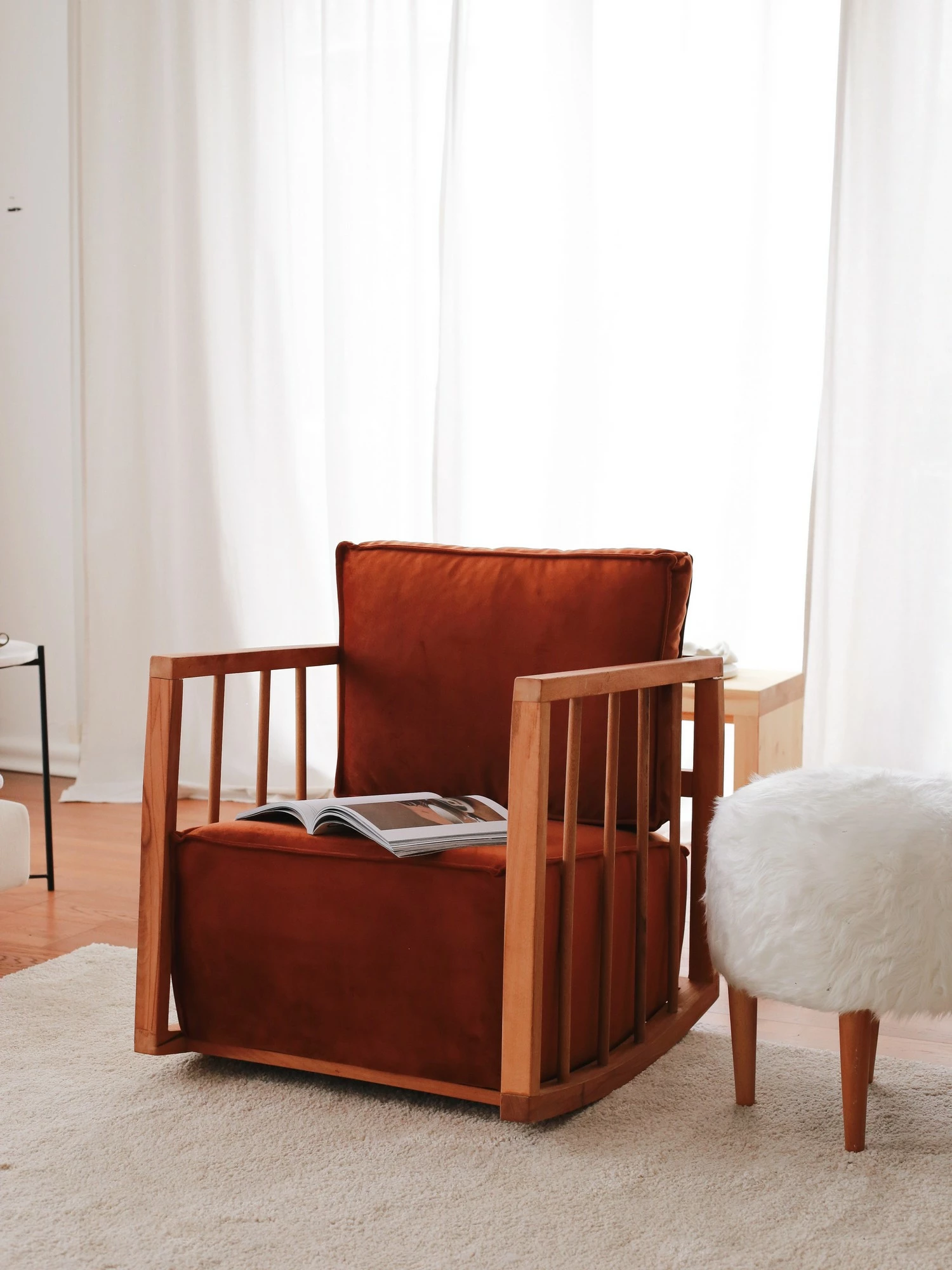 Karrige sallon me krahë, ngjyrë kanelle, Atelier del Sofa, sallanan