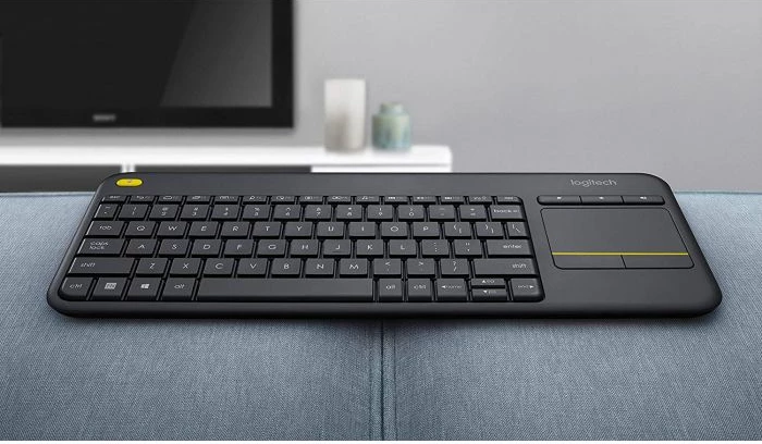 Tastierë pa kabllo me touchpad Logitech K400 Plus (Unifying, UK/SLO engraving), e zezë