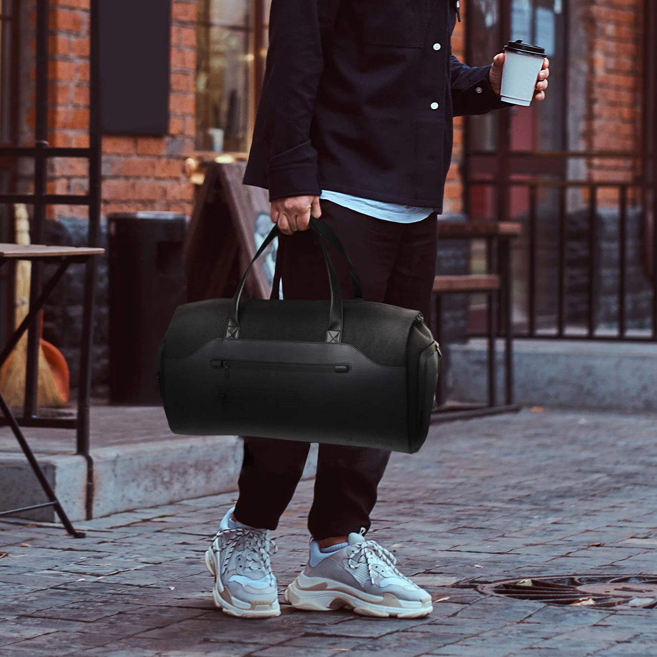 Çantë udhëtimi Wozinsky Premium, 45L, me xhep të lagësht, e zezë