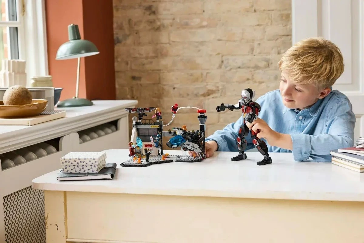 Set LEGO Marvel 76314 Captain America: Civil War Battle