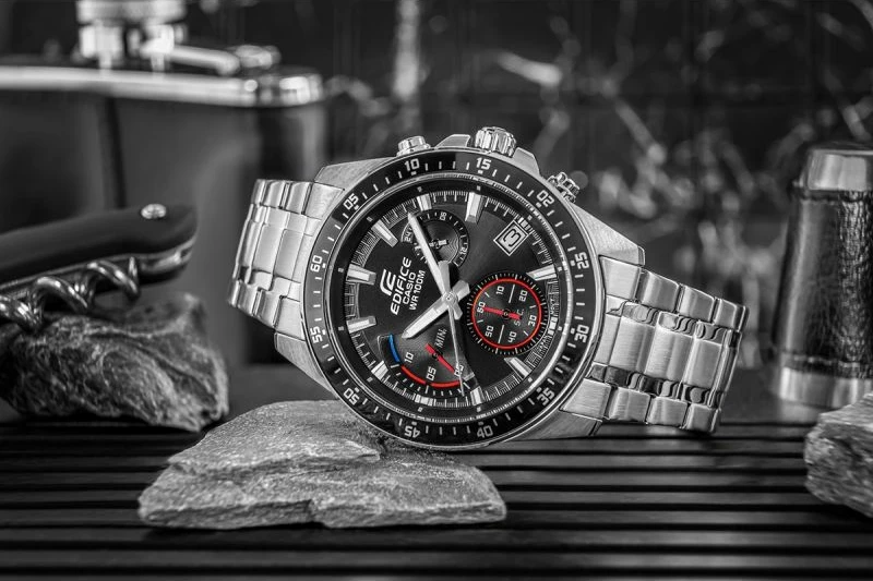 Orë dore për meshkuj Casio, e zezë