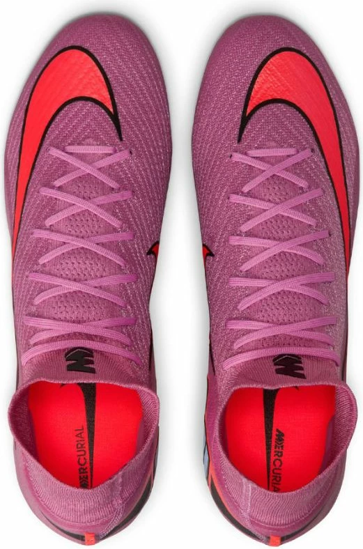 Atlete futbolli Nike, të kuqe