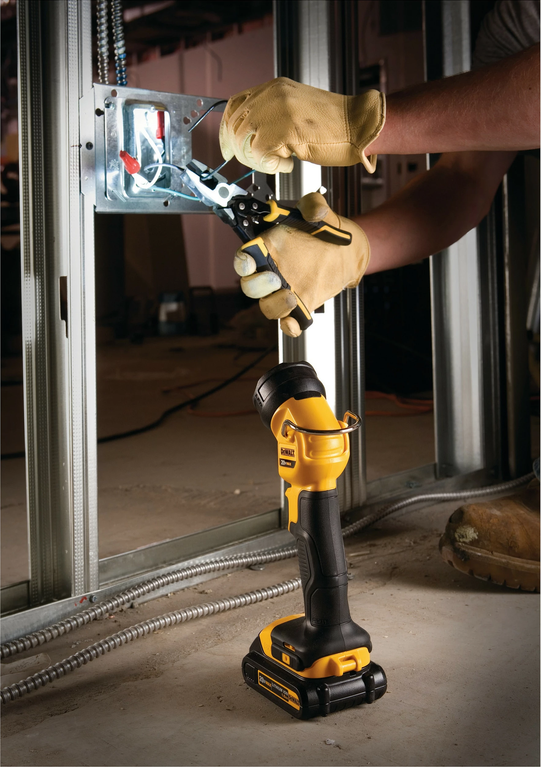Dritë pune DeWALT DCL040, LED, 500lm, e verdhë/zezë