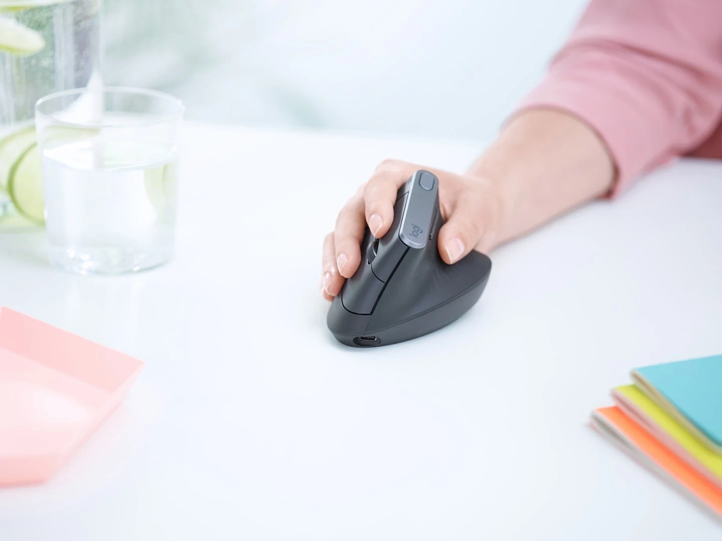 Maus vertikal për dorë të djathtë Logitech, MX, 4000 DPI, wireless/bluetooth