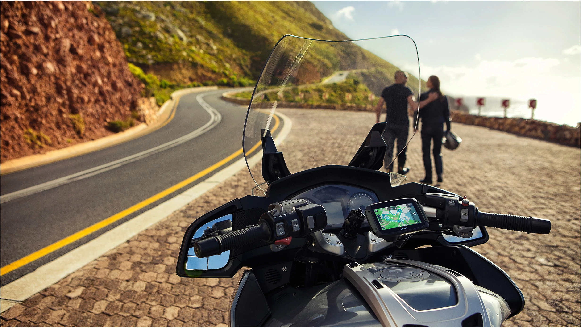 Navigacion GPS për motor TomTom Rider 550 Premium Pack, 4.3", 16GB, Wi‑Fi/Bluetooth, IPX7, i zi