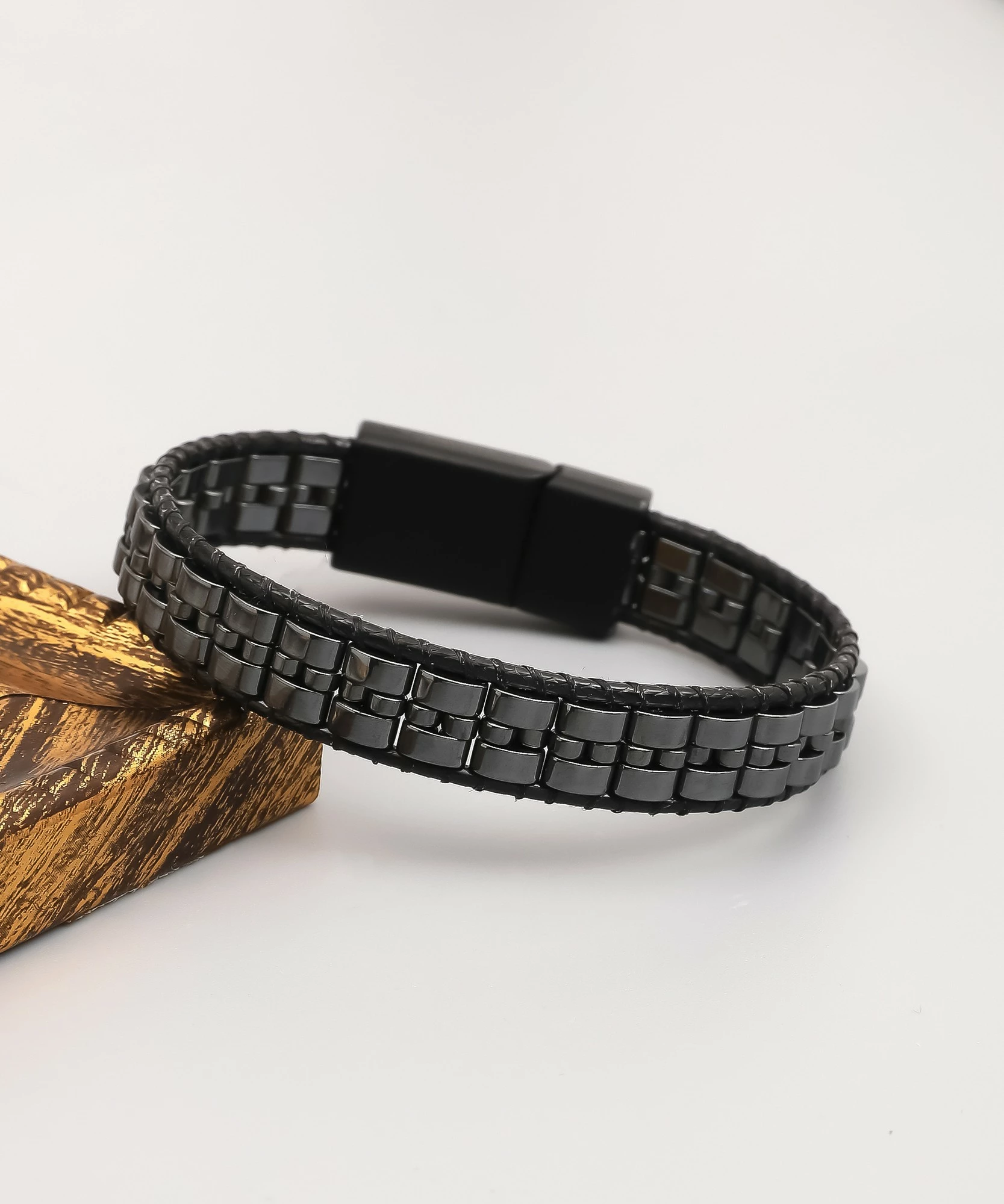 Byzylyk Jumeon, gur hematiti dhe lëkurë, argjend, YRABL2061, 21cm