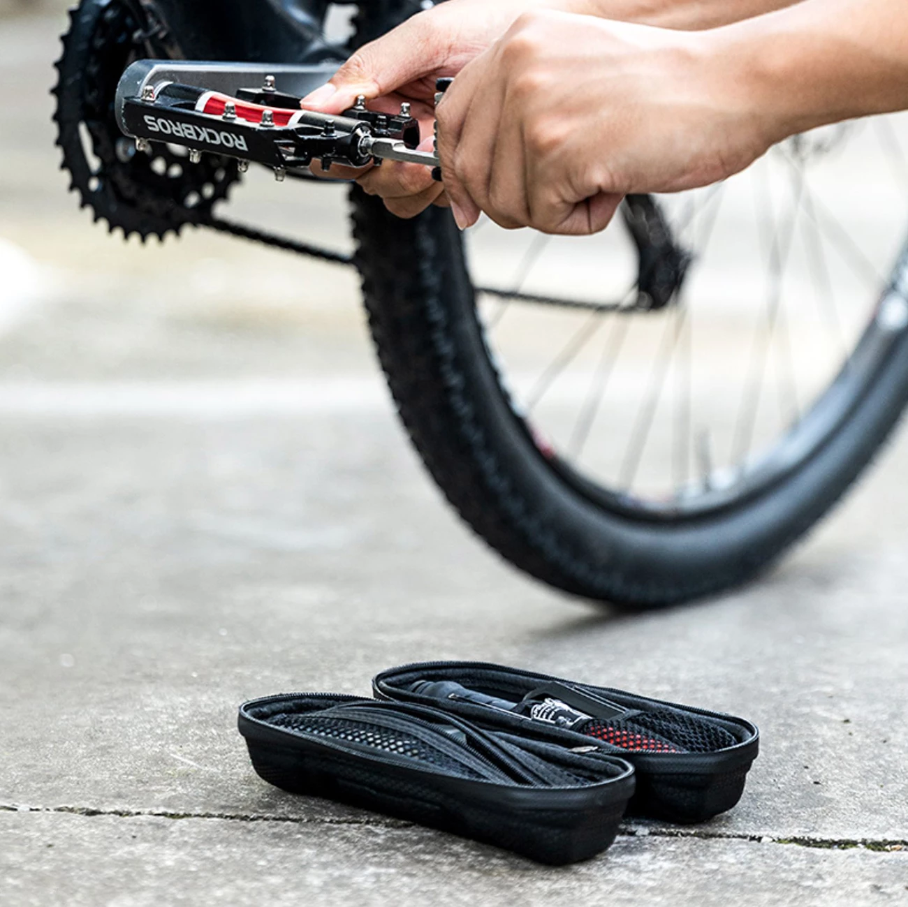 Çantë biçiklete Rockbros 30990003001 për mbajtëse shishe, e zezë