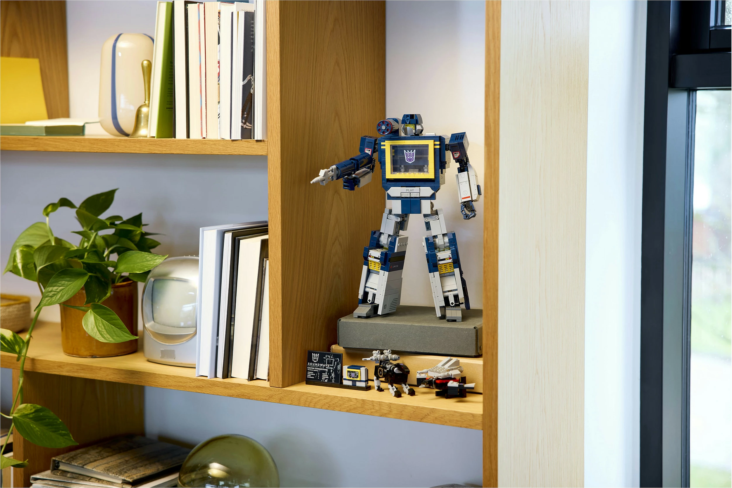 Set ndërtimi LEGO Icons Transformers Soundwave 10358, 1505 pjesë, 18+, multikolor