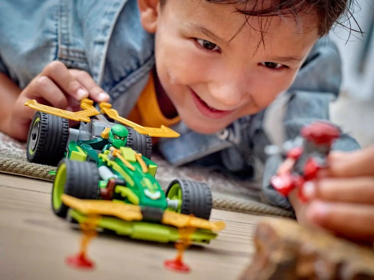 Set LEGO NINJAGO 71828 Lloyd's Pull-Back Race Car