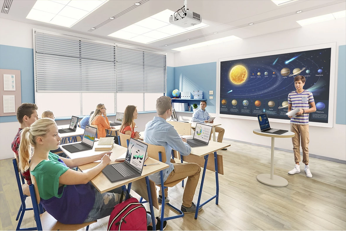 Projektor Epson EB-FH18, Full HD 1920x1080, 4100 lumen, 3LCD, Wi‑Fi/Miracast, altoparlant i integrum, i bardhë