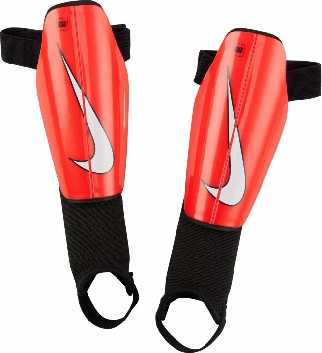 Mbrojtëse për futboll Nike Charge, të kuqe