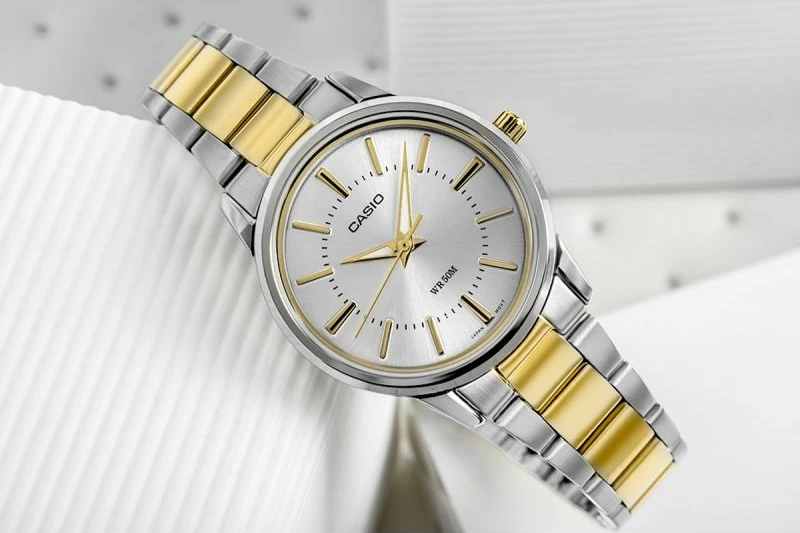 Orë dore për femra Casio, argjend e ar