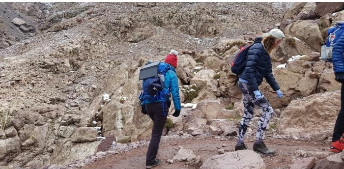 Karikues solar Sandberg 420-40 13W 2xUSB-A, i zi, set me kabllo karikimi + 4 karabina