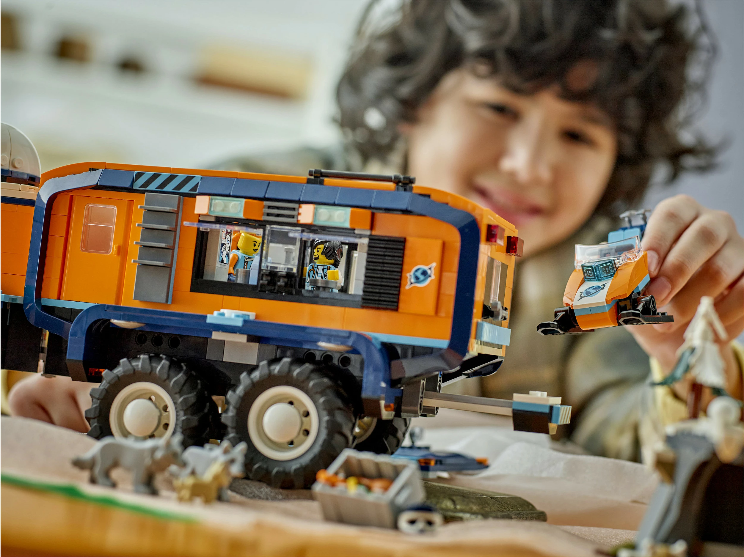 Set ndërtimi LEGO City 60471 Arctic Explorer Science Lab Truck, 1064 copë, multikolor