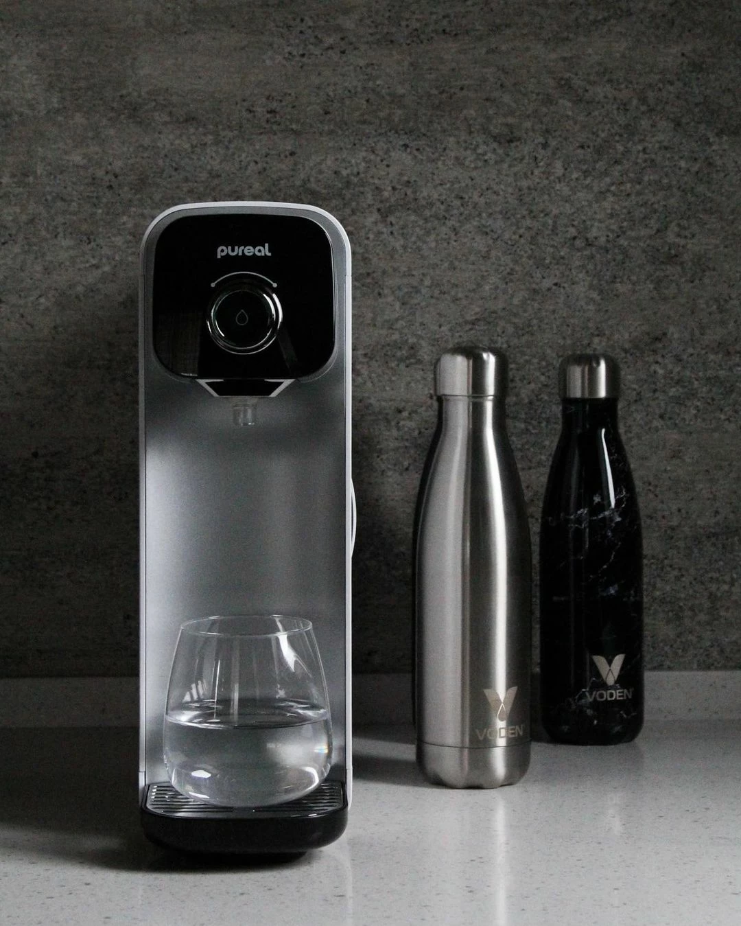 Filtrues i ujit të pijshëm mbi lavaman Pureal, i zi