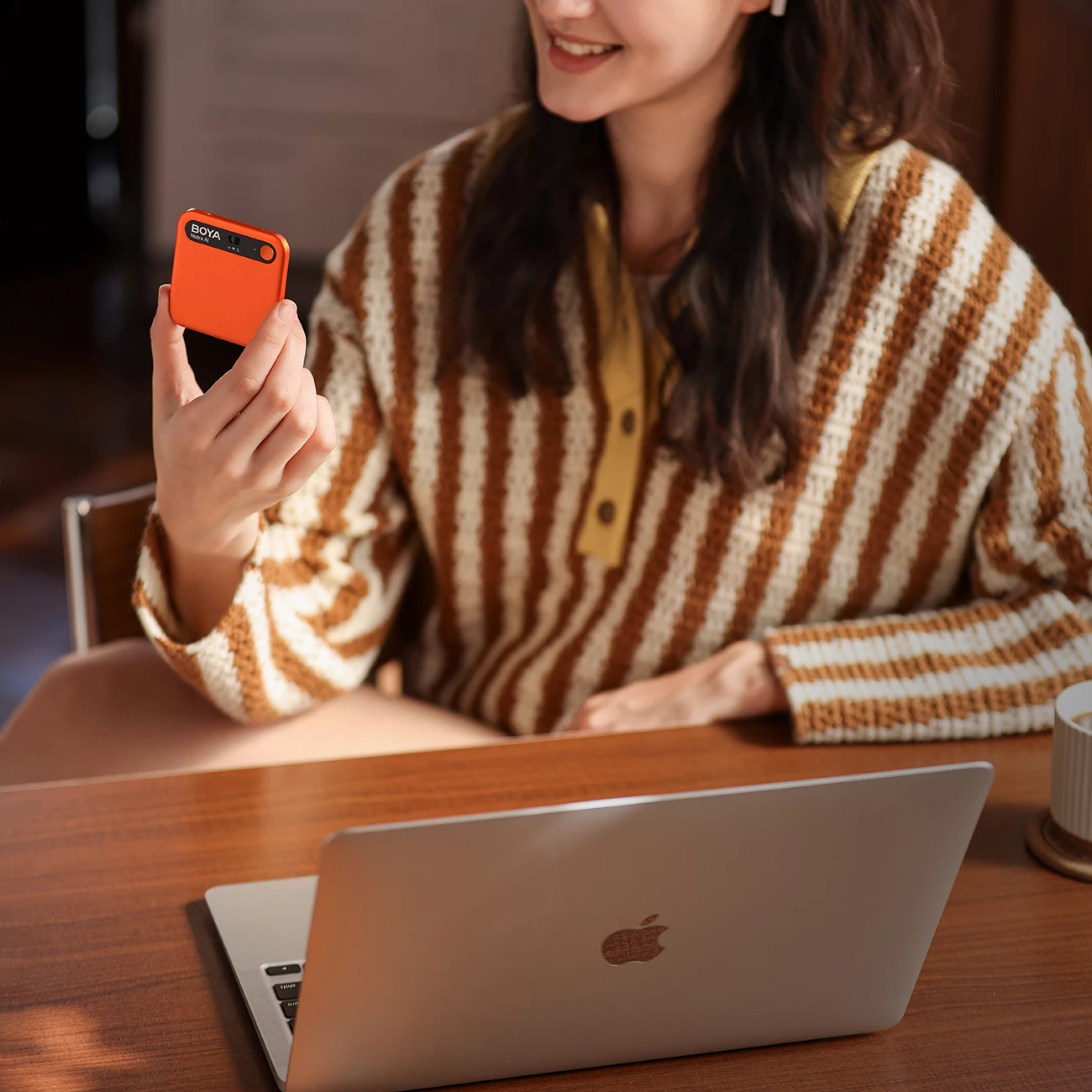 Regjistrues zëri BOYA Notra AI, 64GB, Bluetooth/USB-C, MagSafe, portokalli