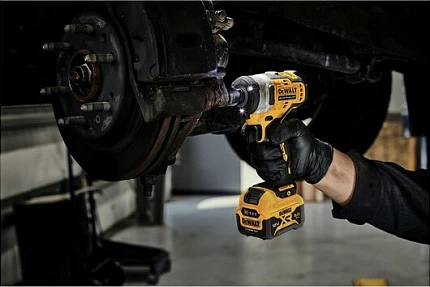 Çelës goditës DeWALT 12V, brushless, 5Ah, zi/verdhë