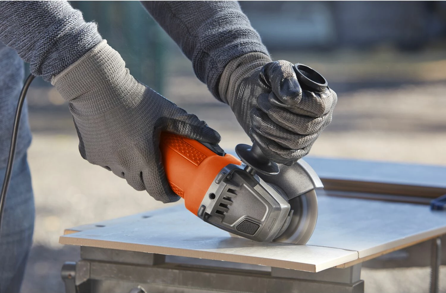 Brus këndor Black&Decker BEG110 750 W, 115 mm, M14