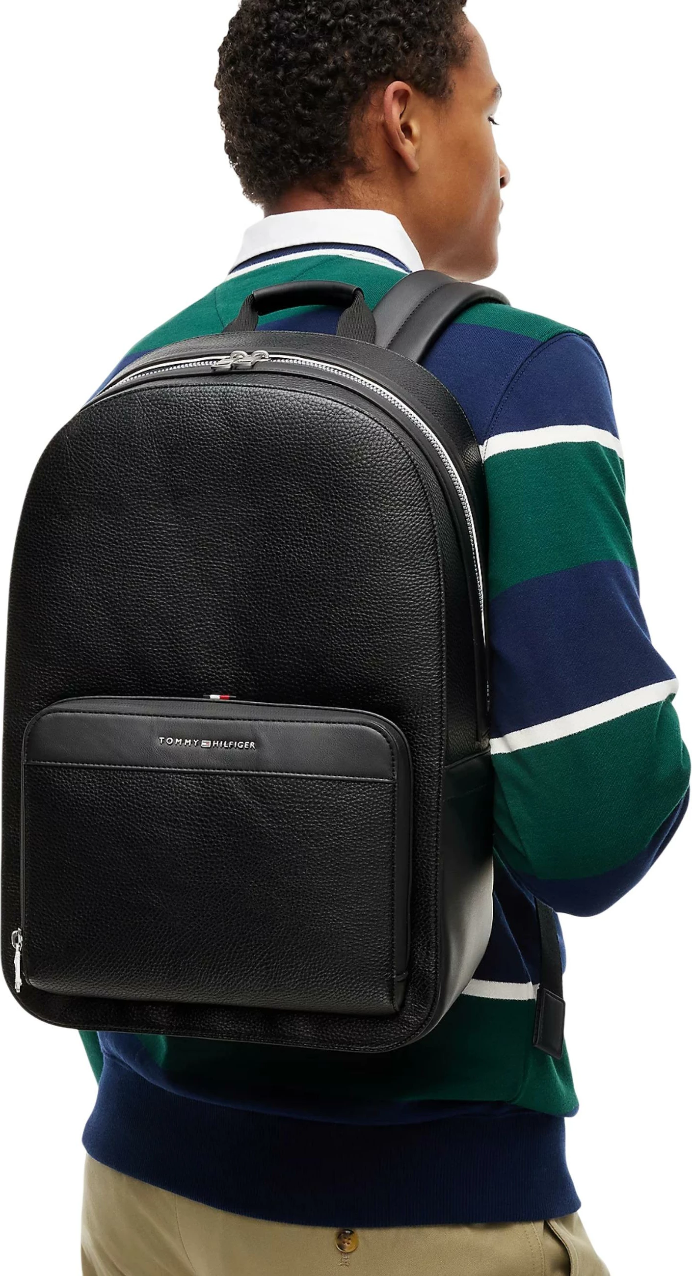 Çantë shpine Tommy Hilfiger TH Central Dome AM0AM14686, e zezë