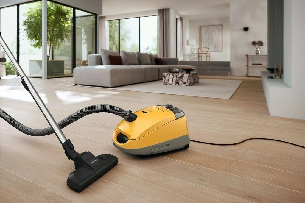 Fshesë me korrent Miele Guard S1 890W, grykë tapicerie/çarje, e verdhë