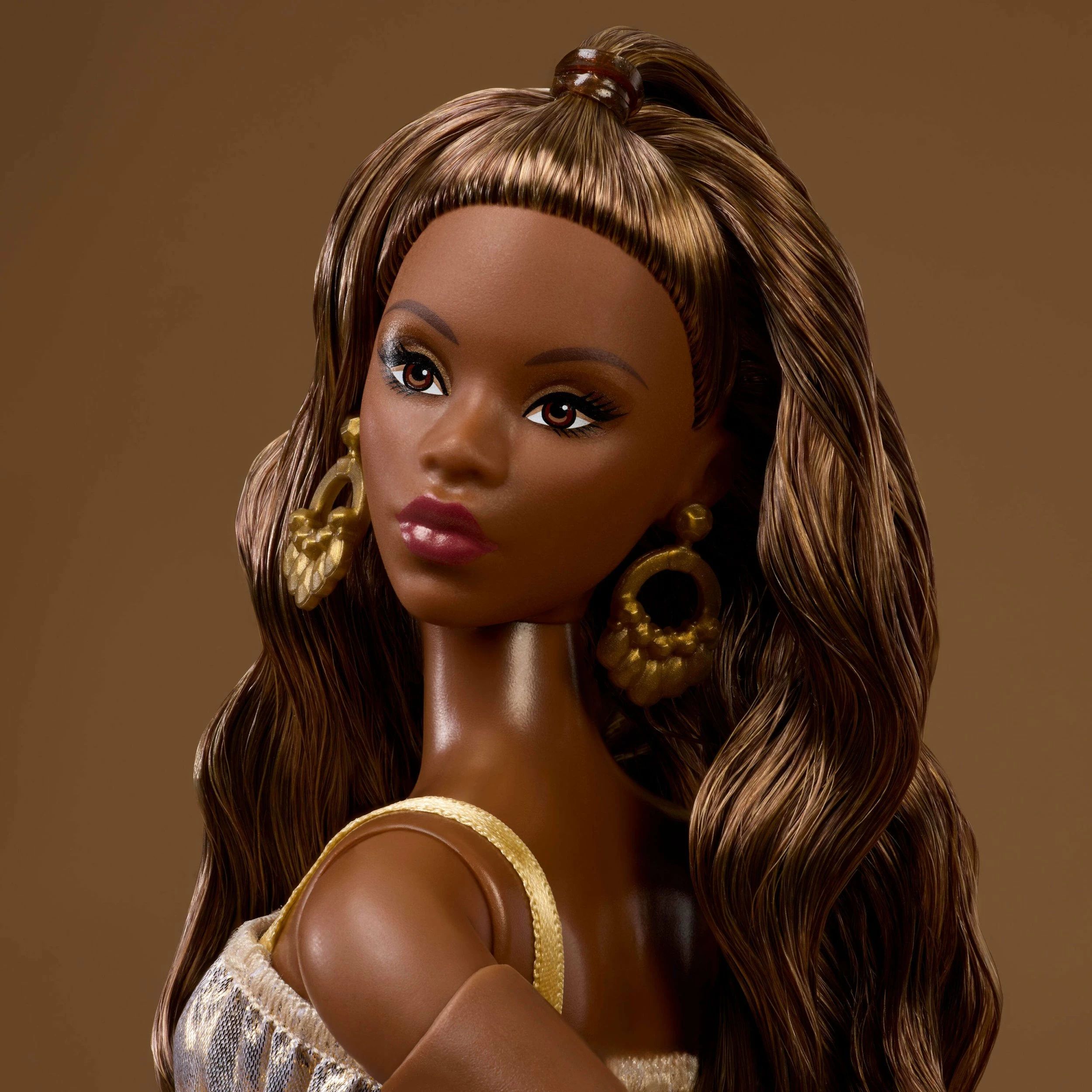 Kukull Barbie Mattel Signature Basics Model 09 JJX28, me qëndrim dhe certifikatë, bezhë/ari