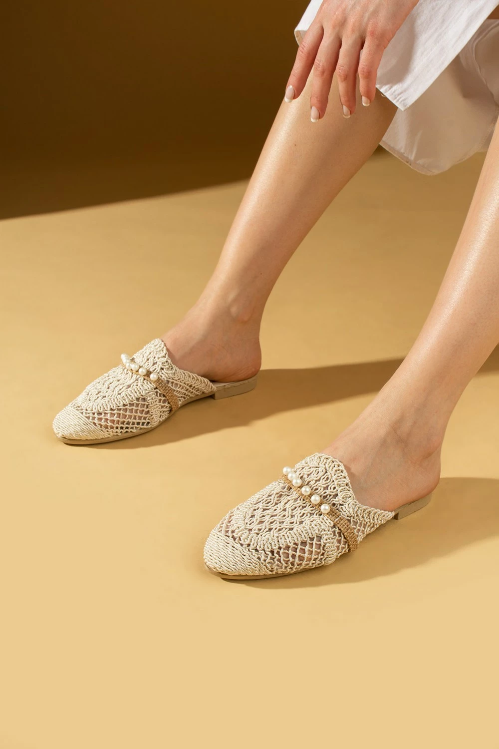 Papuqe femra Pembe Potin, të bardha