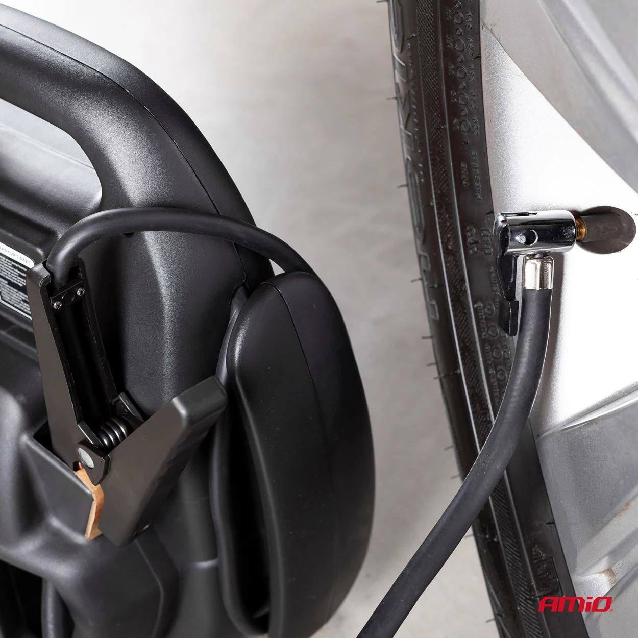 Jump Starter 12V 17Ah 900A 4-në-1 – JS01