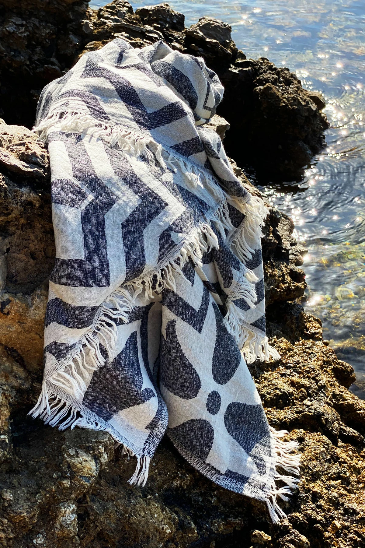 Peshqir plazhi Fouta Mijölnir, Lalezar, ngjyrë e zezë dhe bezhë