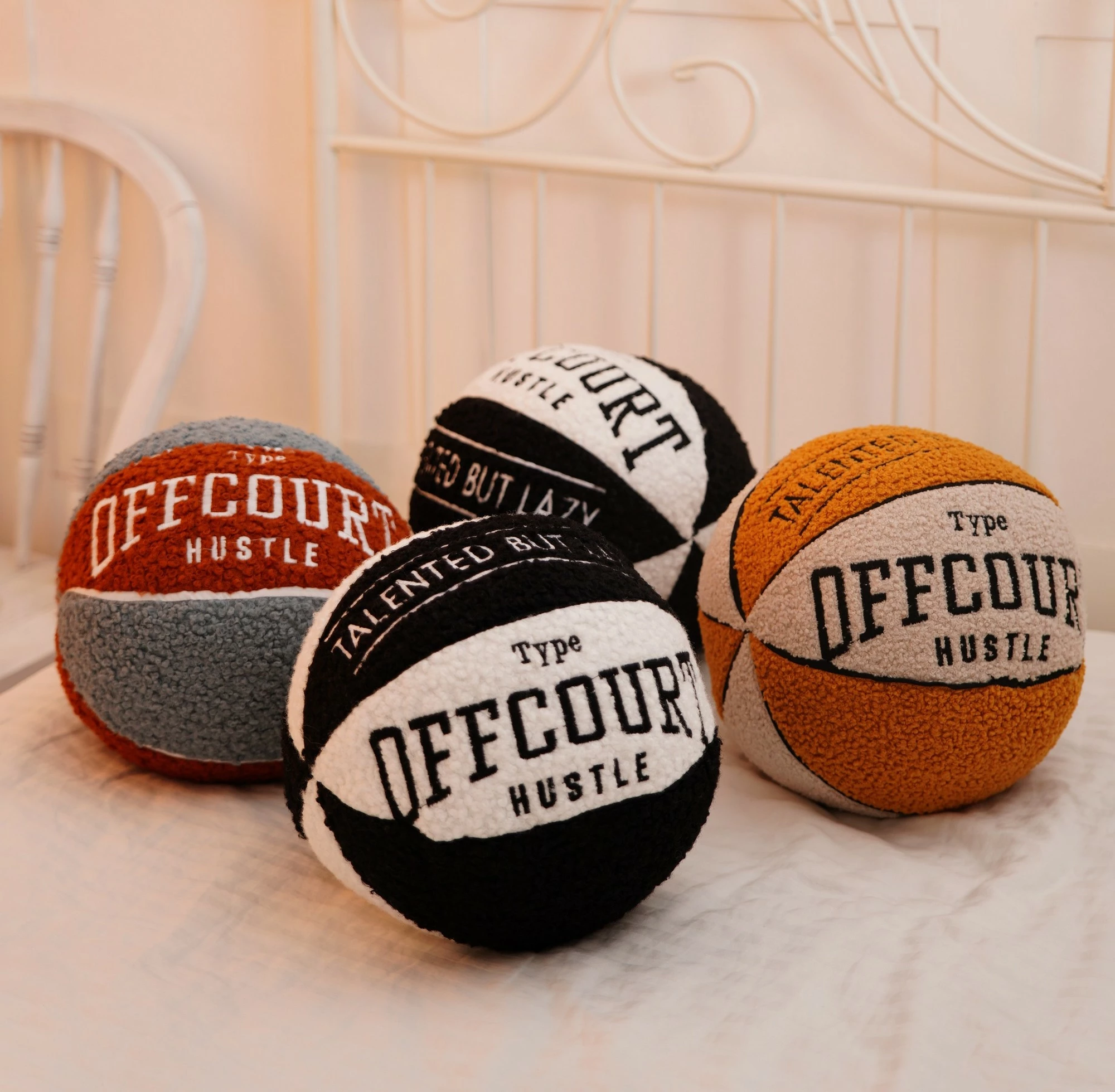 Jastëk dekorativ basketbolli, ngjyrë e zezë dhe e bardhë, Evila Originals