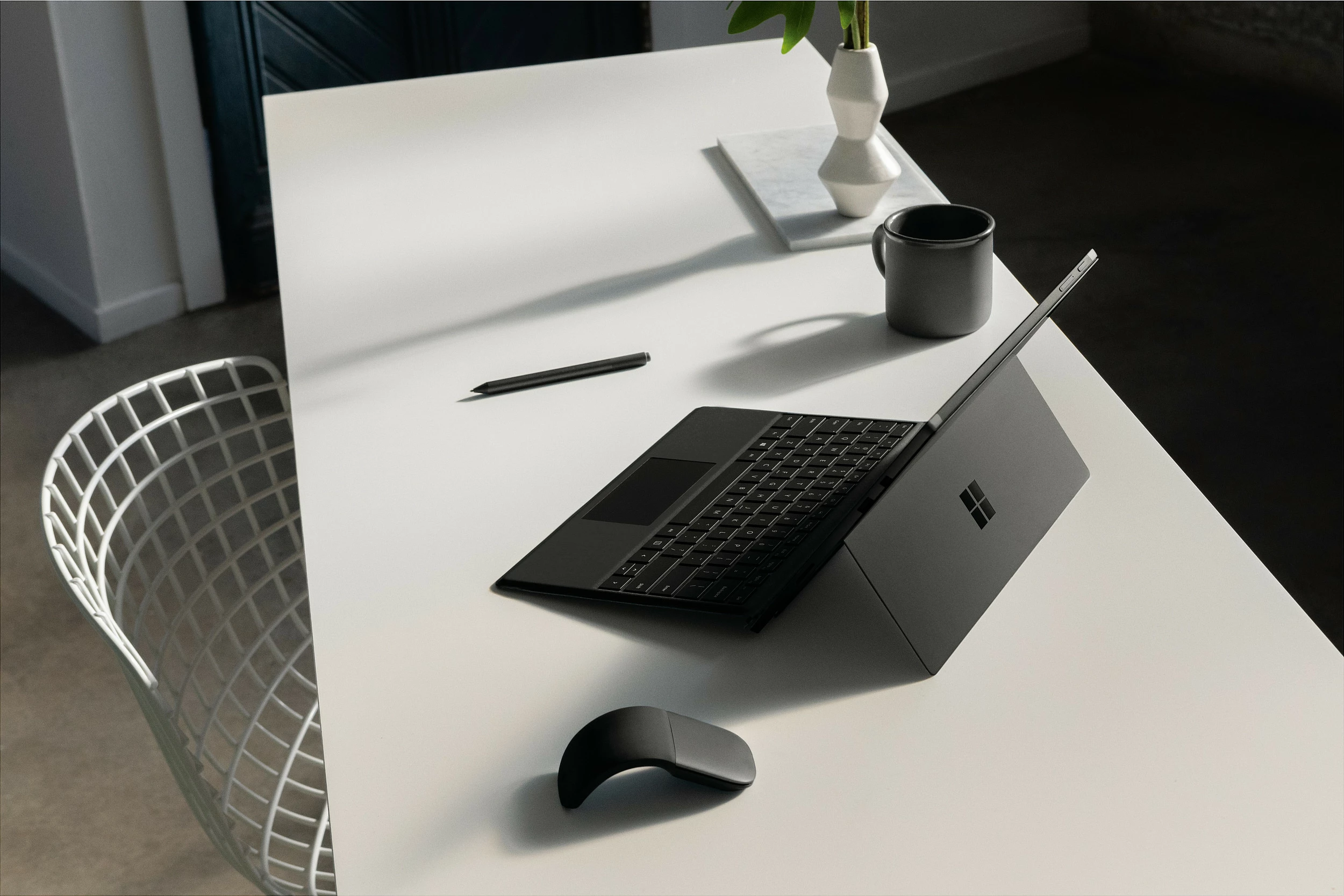 Maus Microsoft Surface Arc, Ambidextrous, BlueTrack, Bluetooth, 1800 DPI, Ngjyrë e zezë