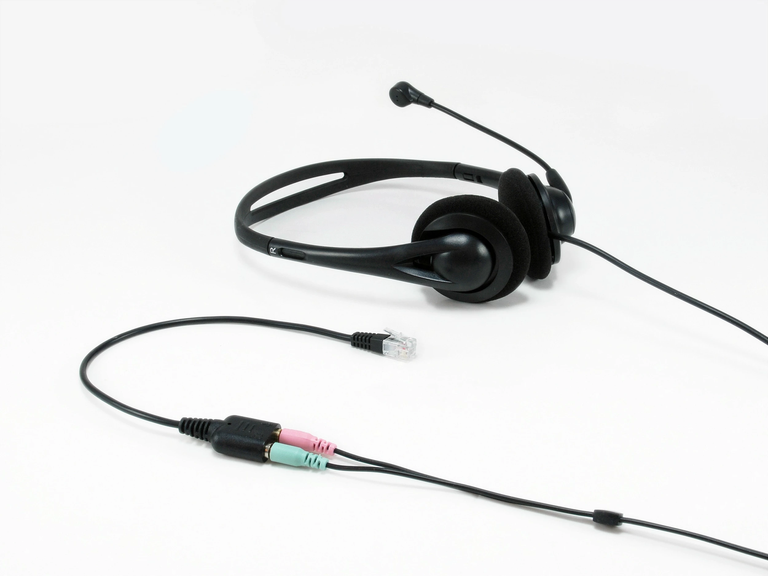 Adapter audio kabllo EQUIP 147944, RJ9 mashkull në 2x 3.5mm femër, 0.25 m, i zi