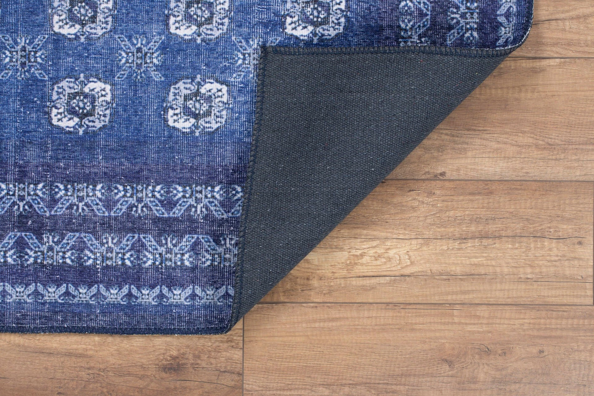Qilim (230 x 330) Conceptum Hypnose, Blues Chenille - e kaltër e errët AL 277