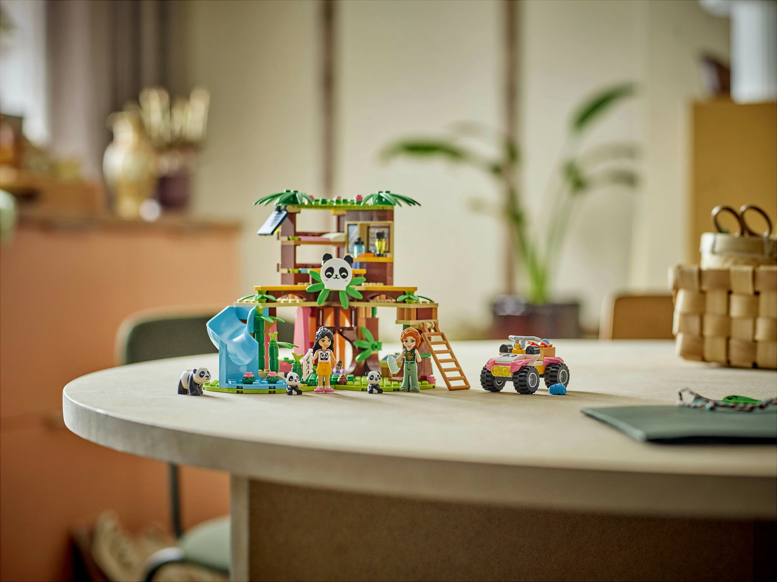 Set lodër LEGO Friends 42648 Strehë e Pandave, 243 copë, 7+