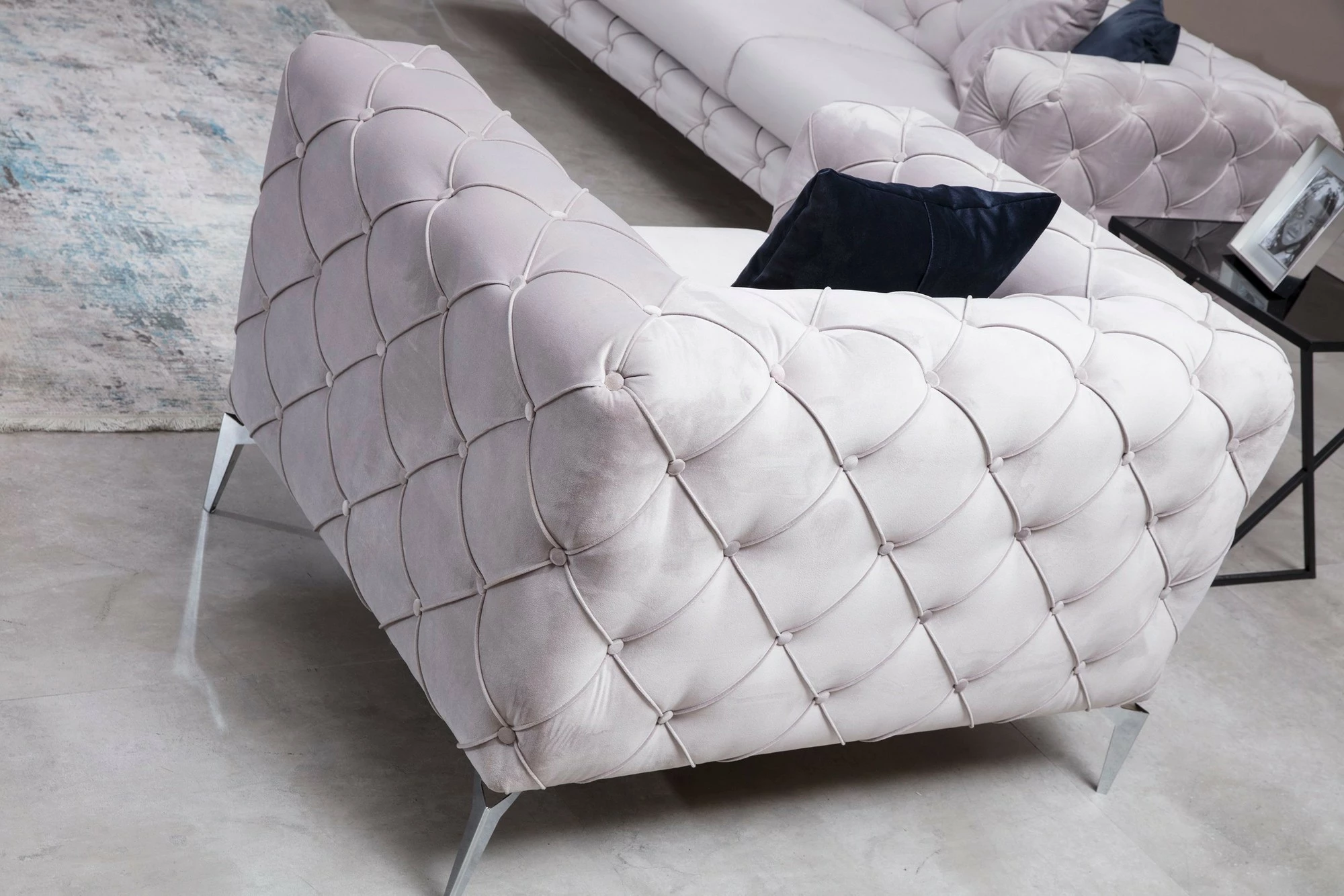 Karrige Wing Atelier del Sofa, Como, gri e çelët